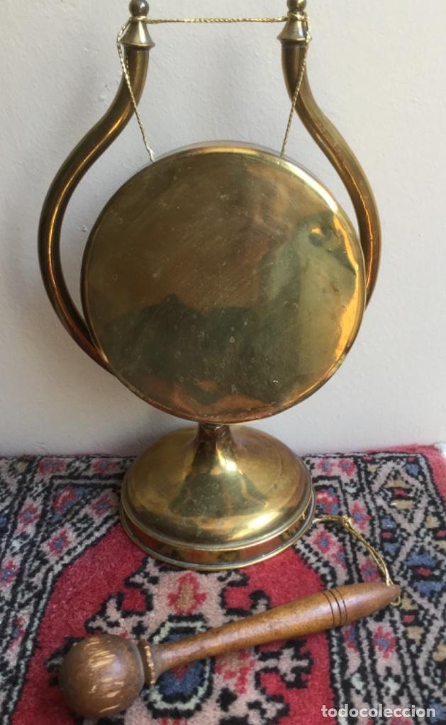 Antig&uuml;edades: ANTIGUO GONG DE LAT&Oacute;N DORADO