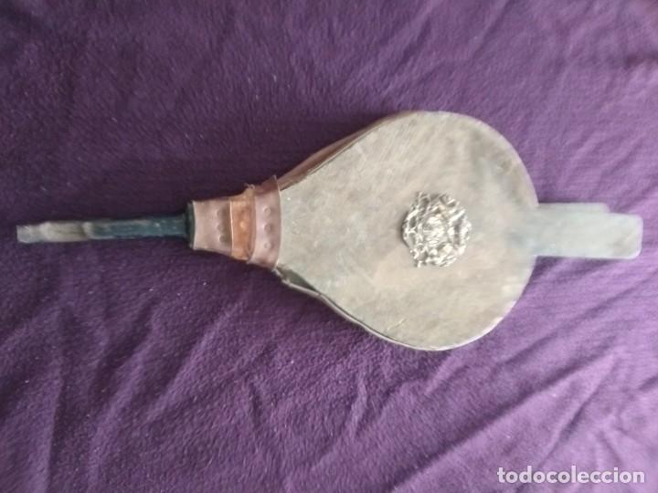 Antiques: Precioso fuelle antiguo con insignia espa&ntilde;ola