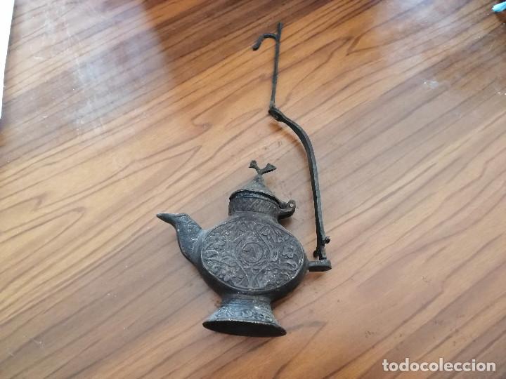 Antiques: LAMPARILLA DECORATIVA DE ACEITE ORIENTAL PARA COLGAR PARED. DE 8 CM. DE ALTURA. DE HIERRO. DIFICIL