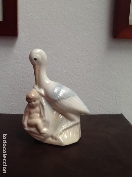 Antig&uuml;edades: FIGURA DE CIG&Uuml;E&Ntilde;A CON BEBE - Foto 1