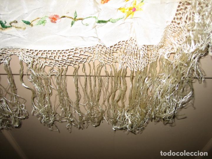 Antig&uuml;edades: Antiguo mant&oacute;n bordado a mano - Foto 4