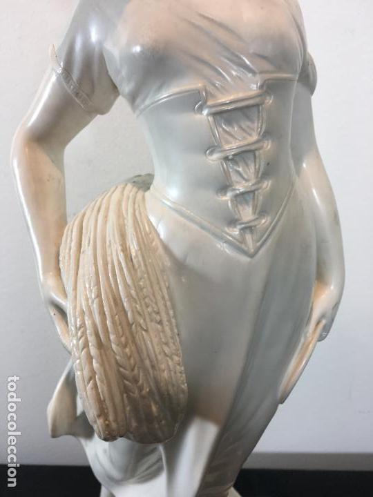 Antig&uuml;edades: Figura de yeso esmaltado - Foto 3