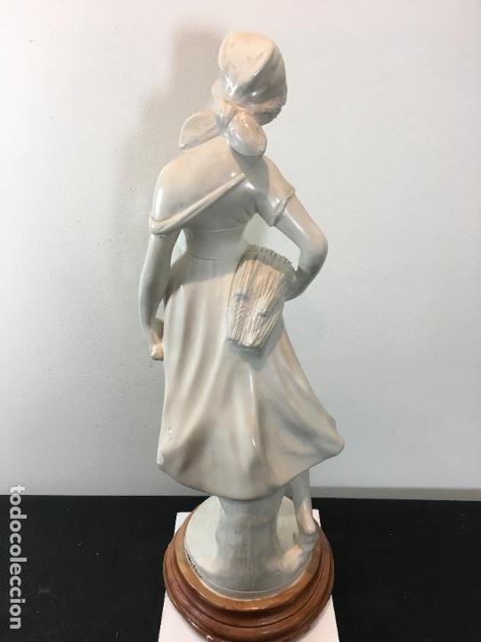 Antig&uuml;edades: Figura de yeso esmaltado - Foto 6