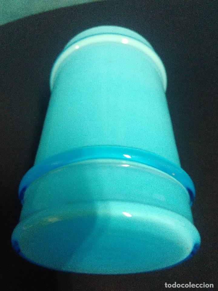 Antig&uuml;edades: TARRO OPALINA CRISTAL DOBLADO AZUL Y BLANCO - Foto 3