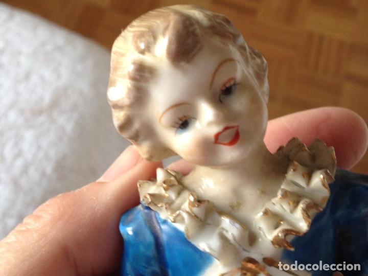 Antig&uuml;edades: Figura de ni&ntilde;a sentada - Foto 2