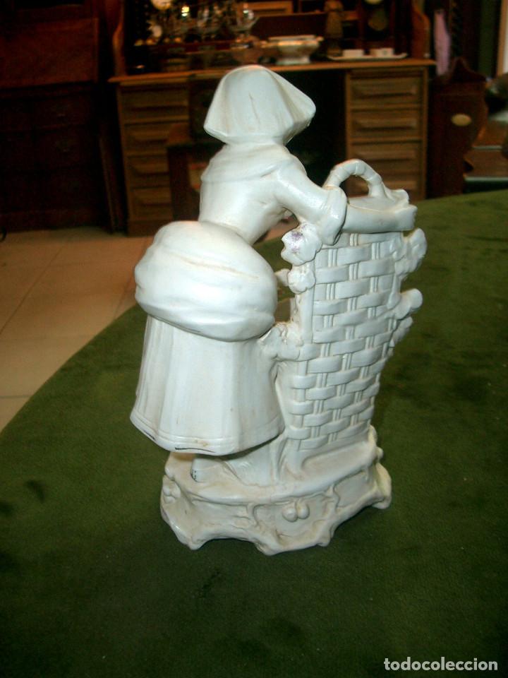 Antig&uuml;edades: figura en porcelana biscuit - Foto 2