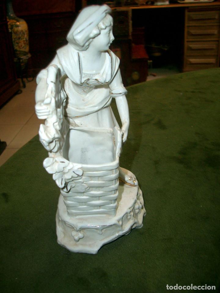Antig&uuml;edades: figura en porcelana biscuit - Foto 3
