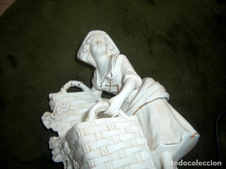 Antig&uuml;edades: figura en porcelana biscuit - Foto 4