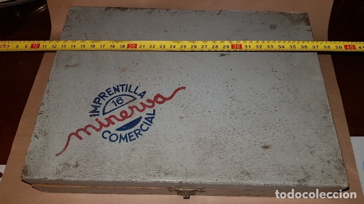 Antig&uuml;edades: Antigua imprenta en su caja de madera