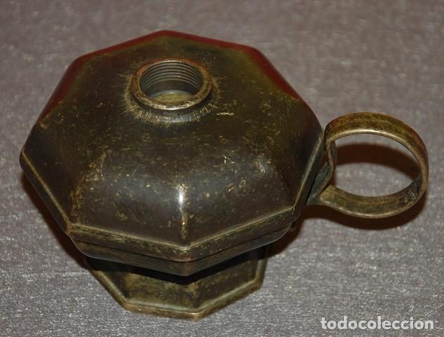 Antig&uuml;edades: ANTIGUO PORTAVELAS OCTOGONAL DE LATON - Foto 1
