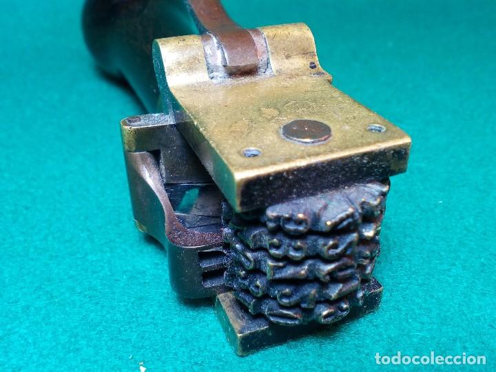 Antig&uuml;edades: ANTIGUO NUMERADOR DE BRONCE Y MANGO DE MADERA - Foto 3