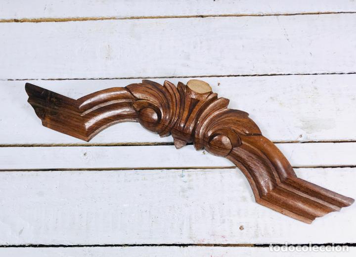 Antiquit&eacute;s: ADORNO DE MADERA TALLADA REMATE DECORATIVO EMBELLECEDOR PARA MUEBLE O PARED ORNAMENTO MOLDURA COPETE