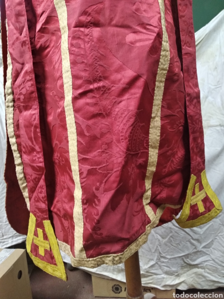 Antig&uuml;edades: Casulla y estola roja adamascada, - Foto 2