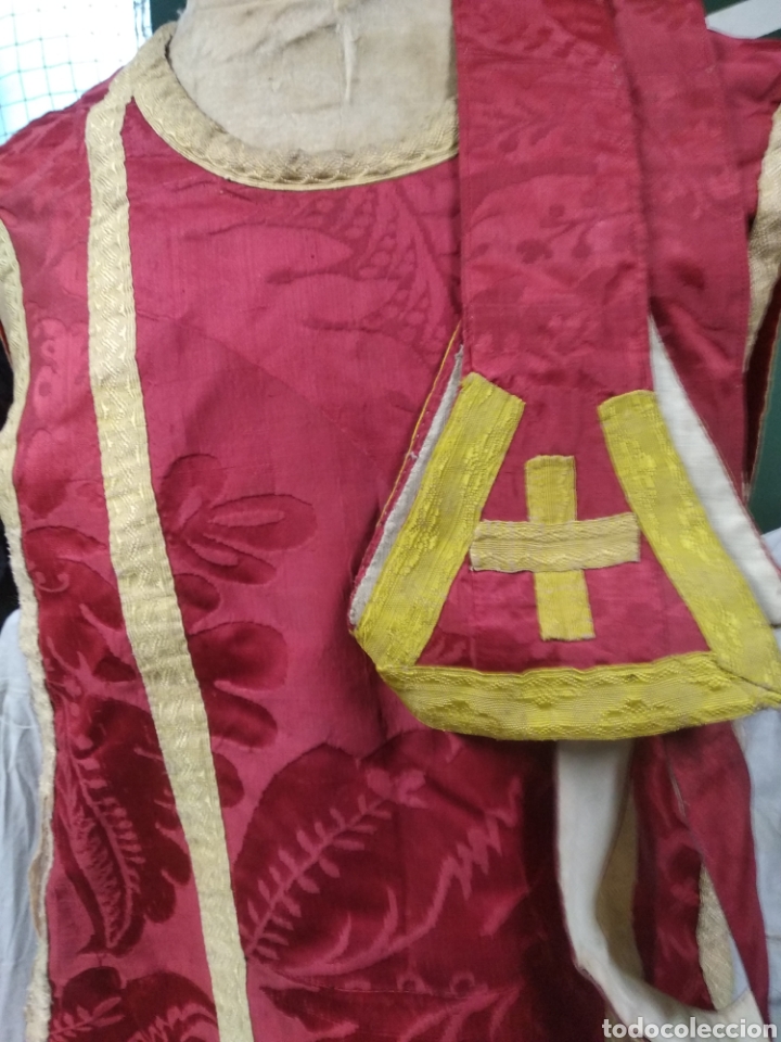 Antig&uuml;edades: Casulla y estola roja adamascada, - Foto 5
