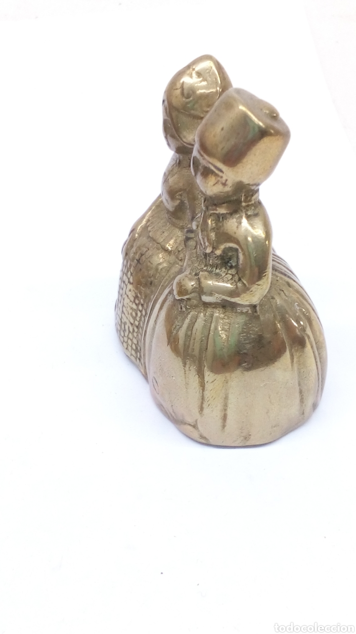 Antig&uuml;edades: Campana de bronce con forma figuras - Foto 1