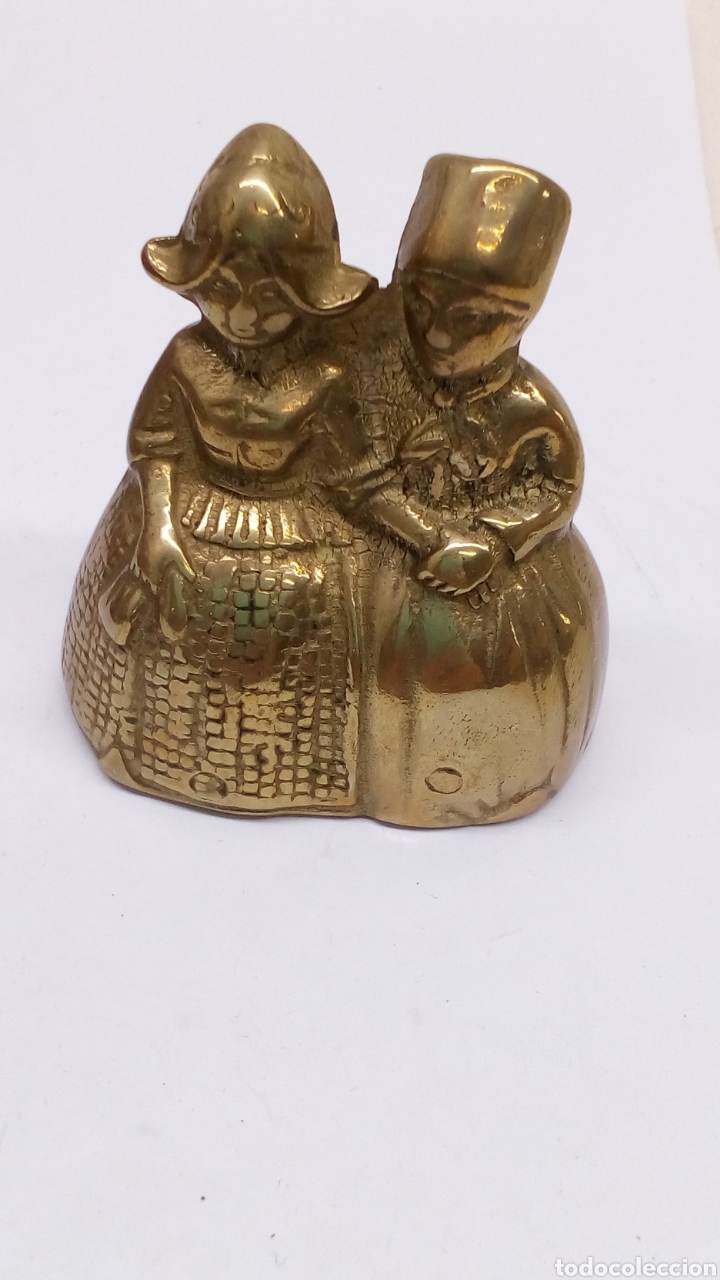 Antig&uuml;edades: Campana de bronce con forma figuras - Foto 2