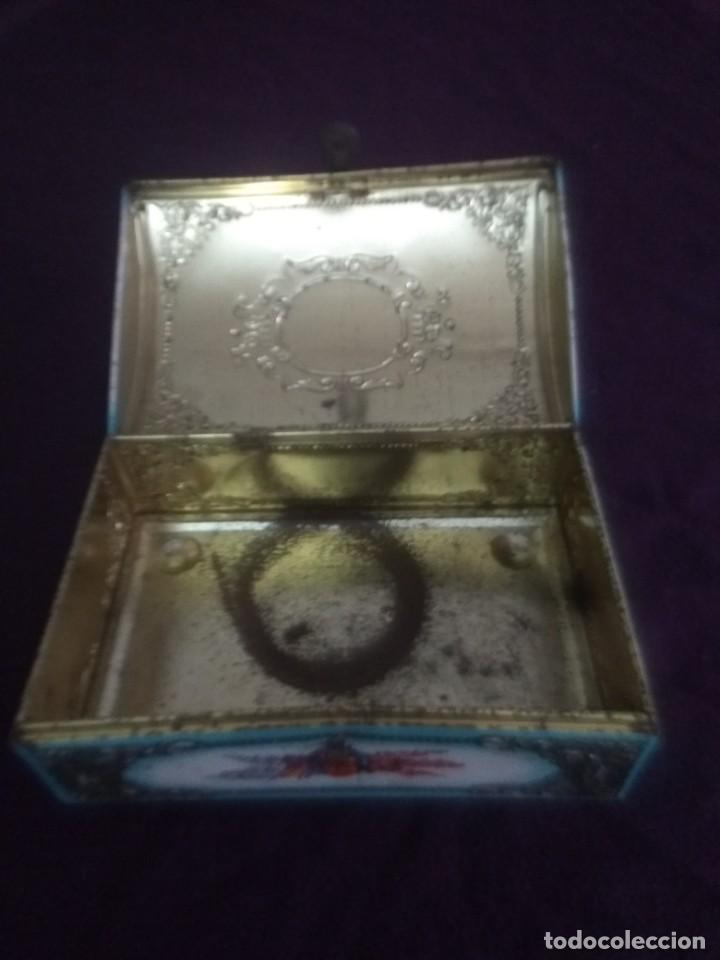 Antig&uuml;edades: Caja antigua litografiada - Foto 2