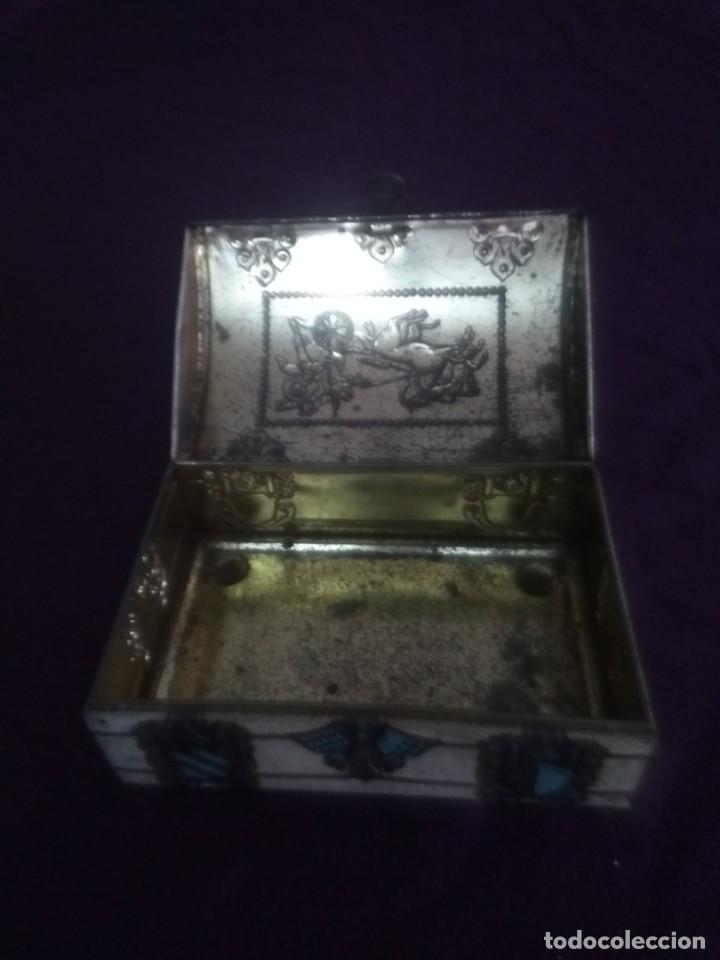 Antig&uuml;edades: Caja antigua litografiada - Foto 2