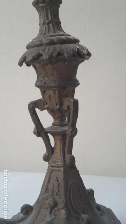 Antig&uuml;edades: Antiguo candelabro de bronce, 37 cm - Foto 4