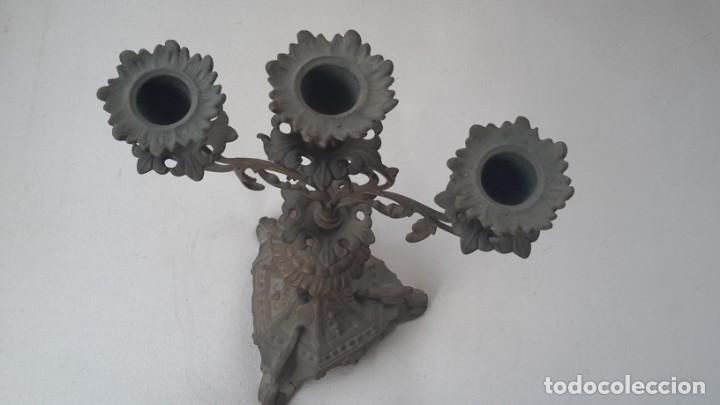 Antig&uuml;edades: Antiguo candelabro de bronce, 37 cm - Foto 10