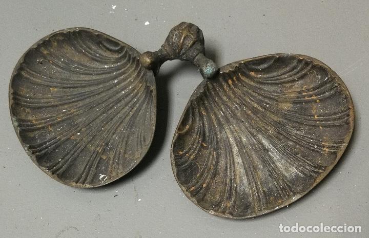 Antig&uuml;edades: NUMULITE Figura 0081 Jabonera doble de metal Medidas aproximadas 22,5 cm x 12 x 3 cm