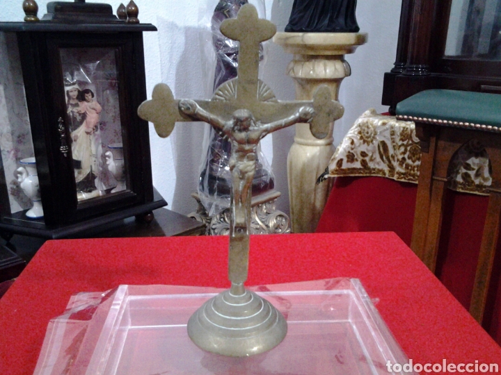 Antig&uuml;edades: Crucifijo antiguo de bronce - Foto 1