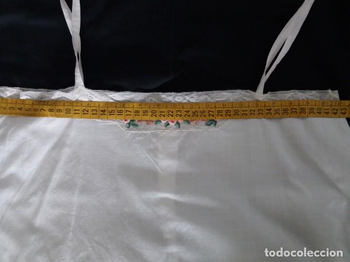Antig&uuml;edades: CAMISOLA CON ENCAJE Y FIN&Iacute;SIMO BORDADO - Foto 3