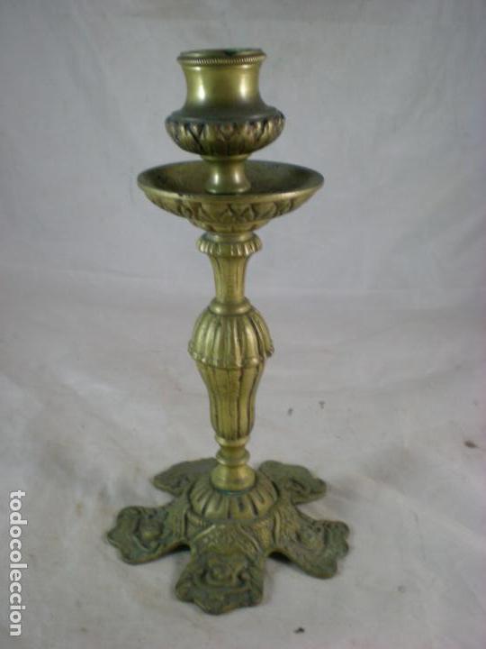 Antig&uuml;edades: Candelabro de Bronce - 21cm - 620Grs - Foto 1