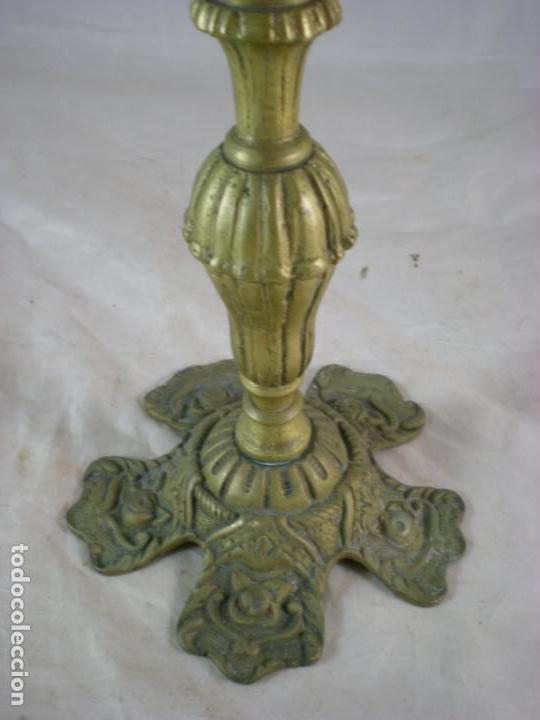 Antig&uuml;edades: Candelabro de Bronce - 21cm - 620Grs - Foto 2