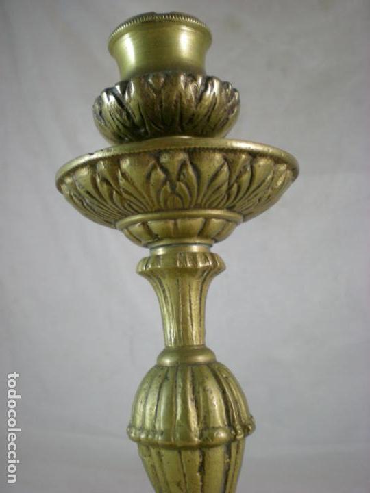 Antig&uuml;edades: Candelabro de Bronce - 21cm - 620Grs - Foto 3