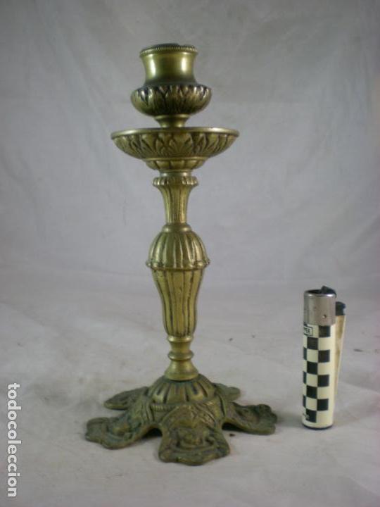 Antig&uuml;edades: Candelabro de Bronce - 21cm - 620Grs - Foto 6