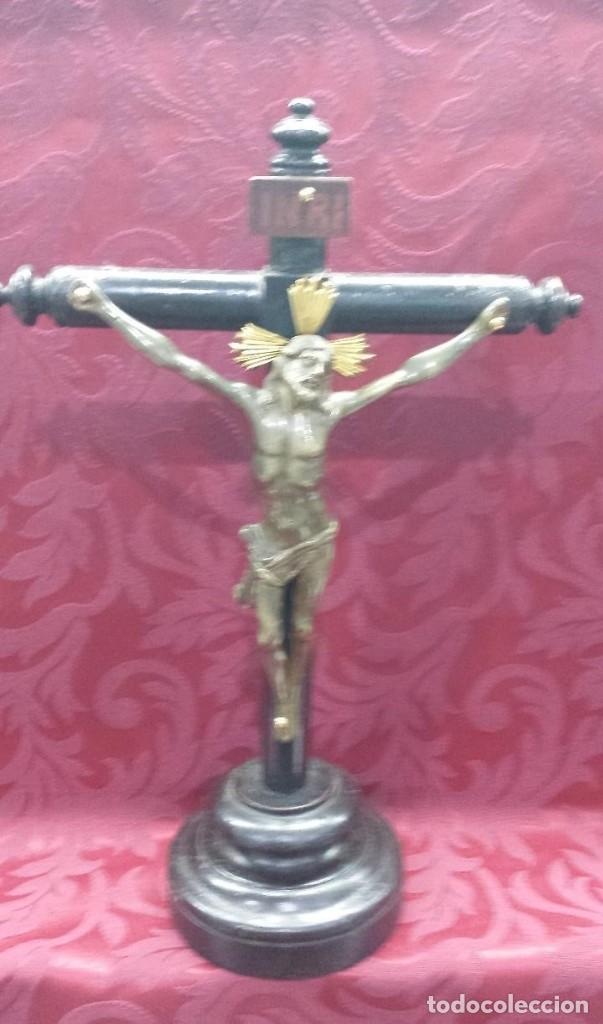 Antig&uuml;edades: Antiguo Crucifijo de madera. - Foto 1