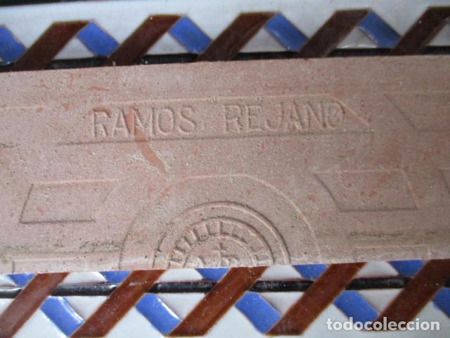 Antig&uuml;edades: Azulejos cenefas Ramos Rejano - Foto 3
