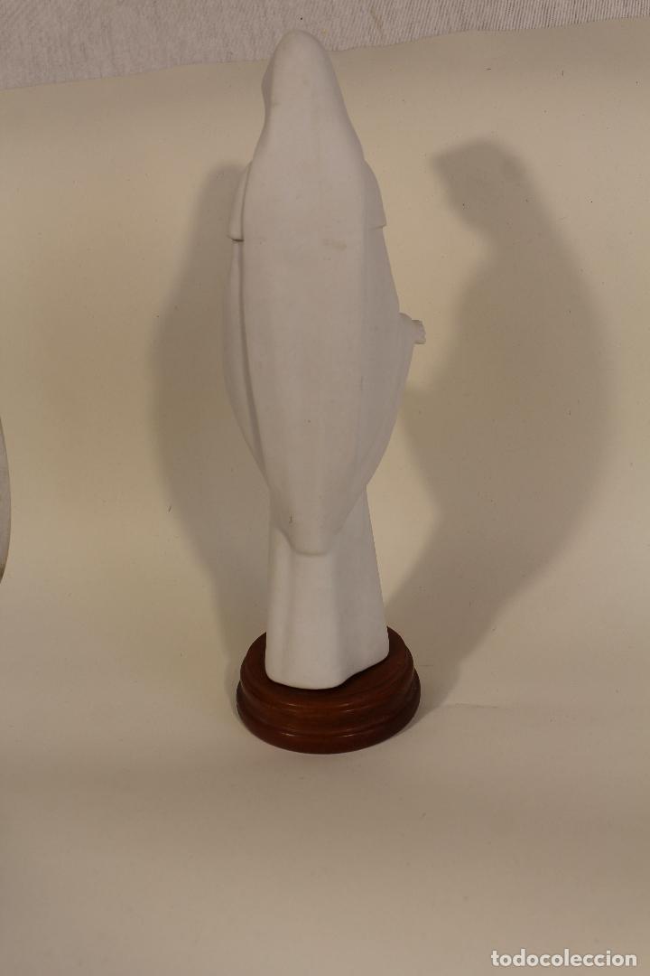 Antig&uuml;edades: figura de monja en porcelana - Foto 2