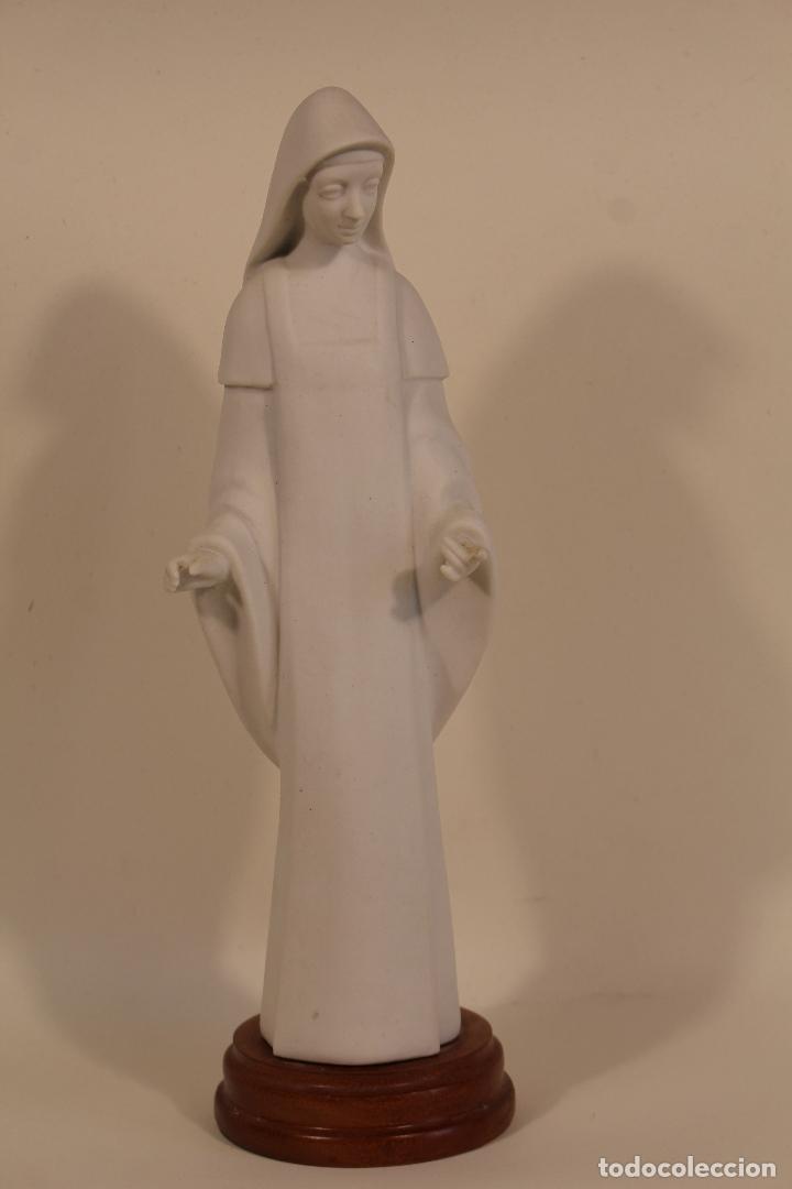 Antig&uuml;edades: figura de monja en porcelana - Foto 4