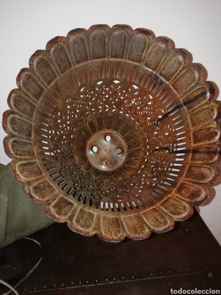 Antig&uuml;edades: L&aacute;mpara de sobremesa en chapa - Foto 3