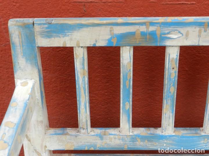 Antig&uuml;edades: BANCO INFANTIL DE MADERA PINTADO EN DECAP&Eacute; - Foto 4