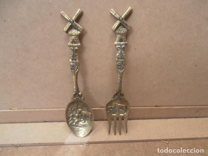 Antig&uuml;edades: CUCHARA Y TENEDOR DE - LAT&Oacute;N O BRONCE REPUJADO - MOLINO Y VACA