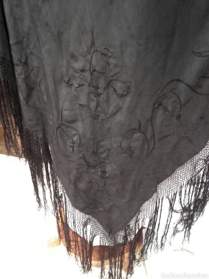 Antig&uuml;edades: MANT&Oacute;N DE SEDA NEGRO BORDADO. - Foto 2