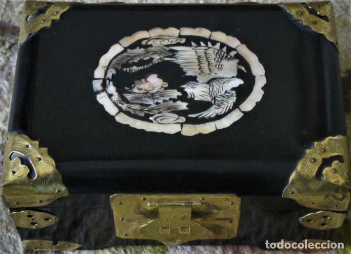 Antig&uuml;edades: CAJA JOYERO DE LACA NEGRA