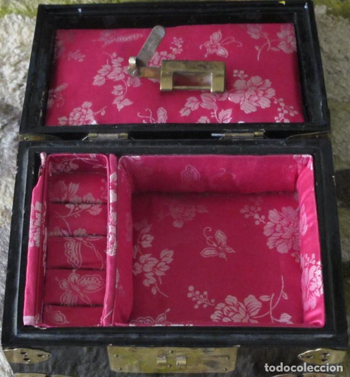 Antig&uuml;edades: CAJA JOYERO DE LACA NEGRA - Foto 2