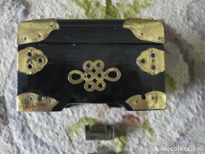 Antig&uuml;edades: CAJA JOYERO DE LACA NEGRA - Foto 5