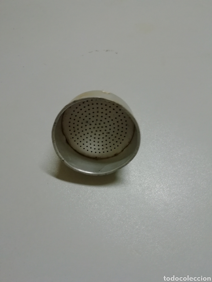 Antig&uuml;edades: Filtro de cafetera de aluminio 6 cm - Foto 1