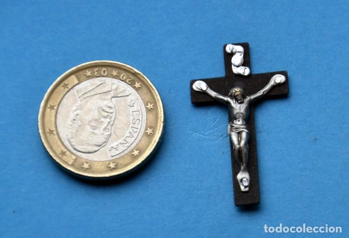 Antig&uuml;edades: PEQUE&Ntilde;O CRUCIFIJO - Foto 1