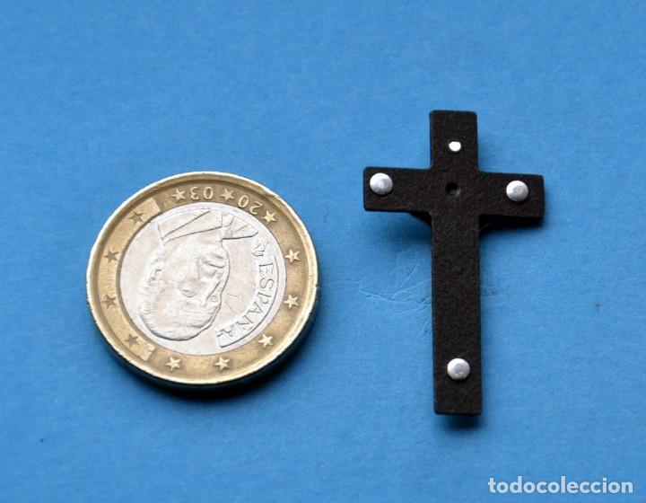 Antig&uuml;edades: PEQUE&Ntilde;O CRUCIFIJO - Foto 2