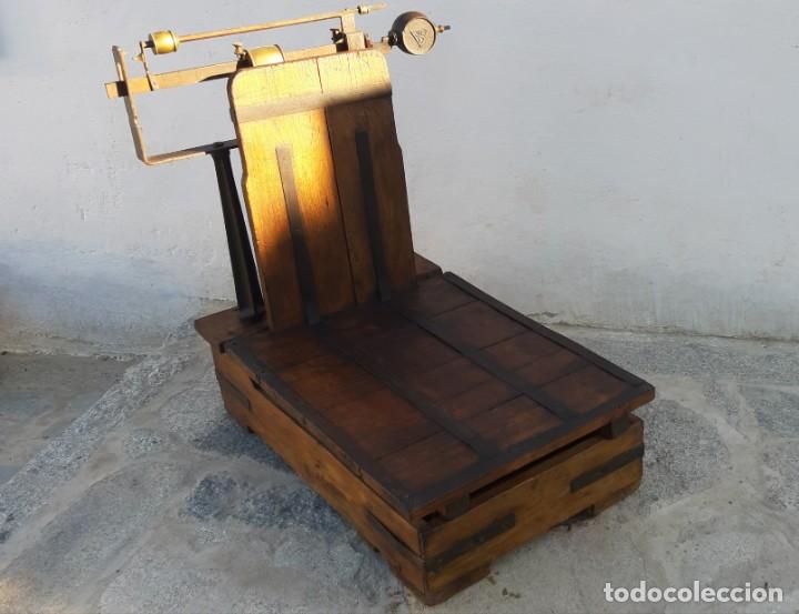 Antig&uuml;edades: Antig&uuml;a b&aacute;scula de pesaje - Foto 1