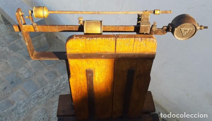 Antig&uuml;edades: Antig&uuml;a b&aacute;scula de pesaje - Foto 3