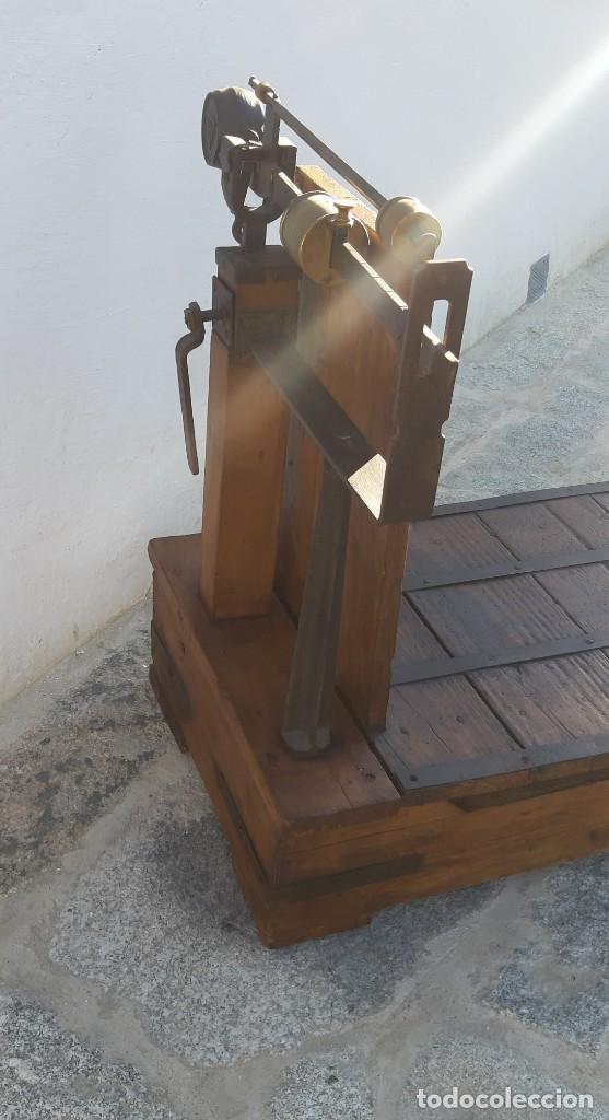 Antig&uuml;edades: Antig&uuml;a b&aacute;scula de pesaje - Foto 4