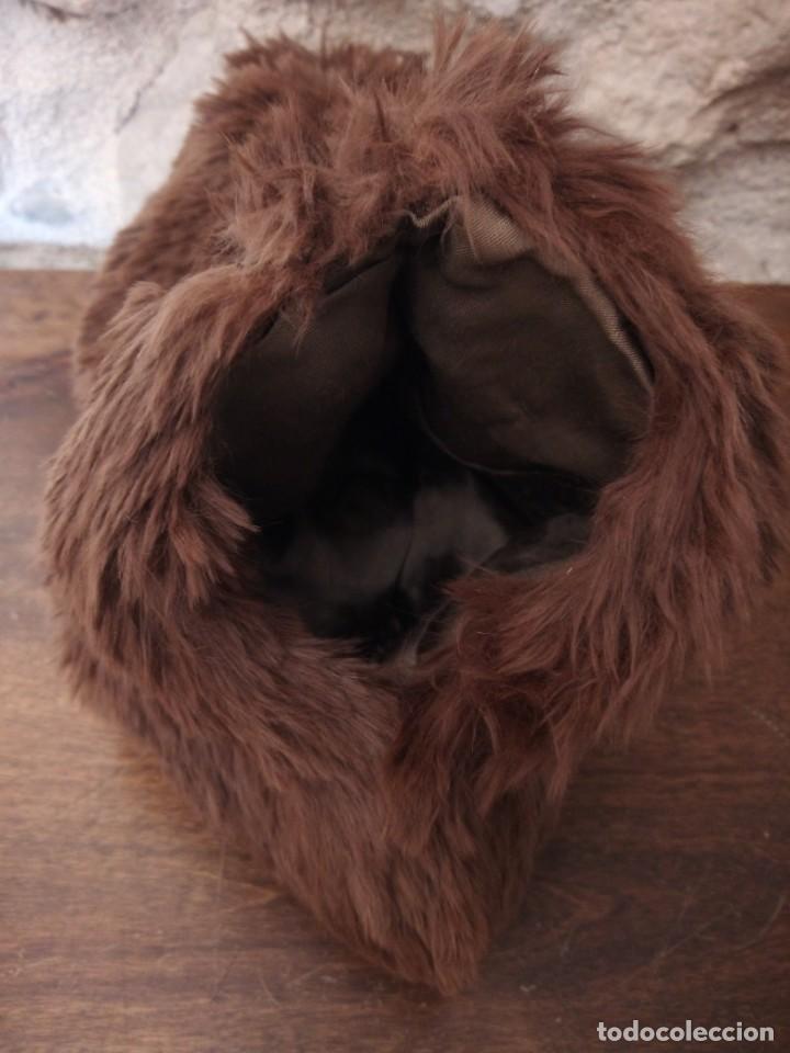 Antig&uuml;edades: Calienta manos, de mouton, con bolsillo interior. - Foto 2