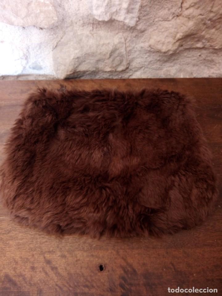 Antig&uuml;edades: Calienta manos, de mouton, con bolsillo interior. - Foto 3